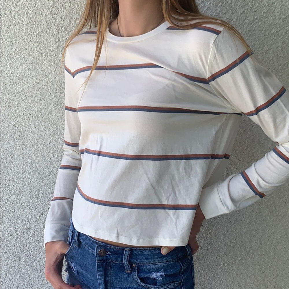 Tillys White Blue and Maroon Long Sleeve